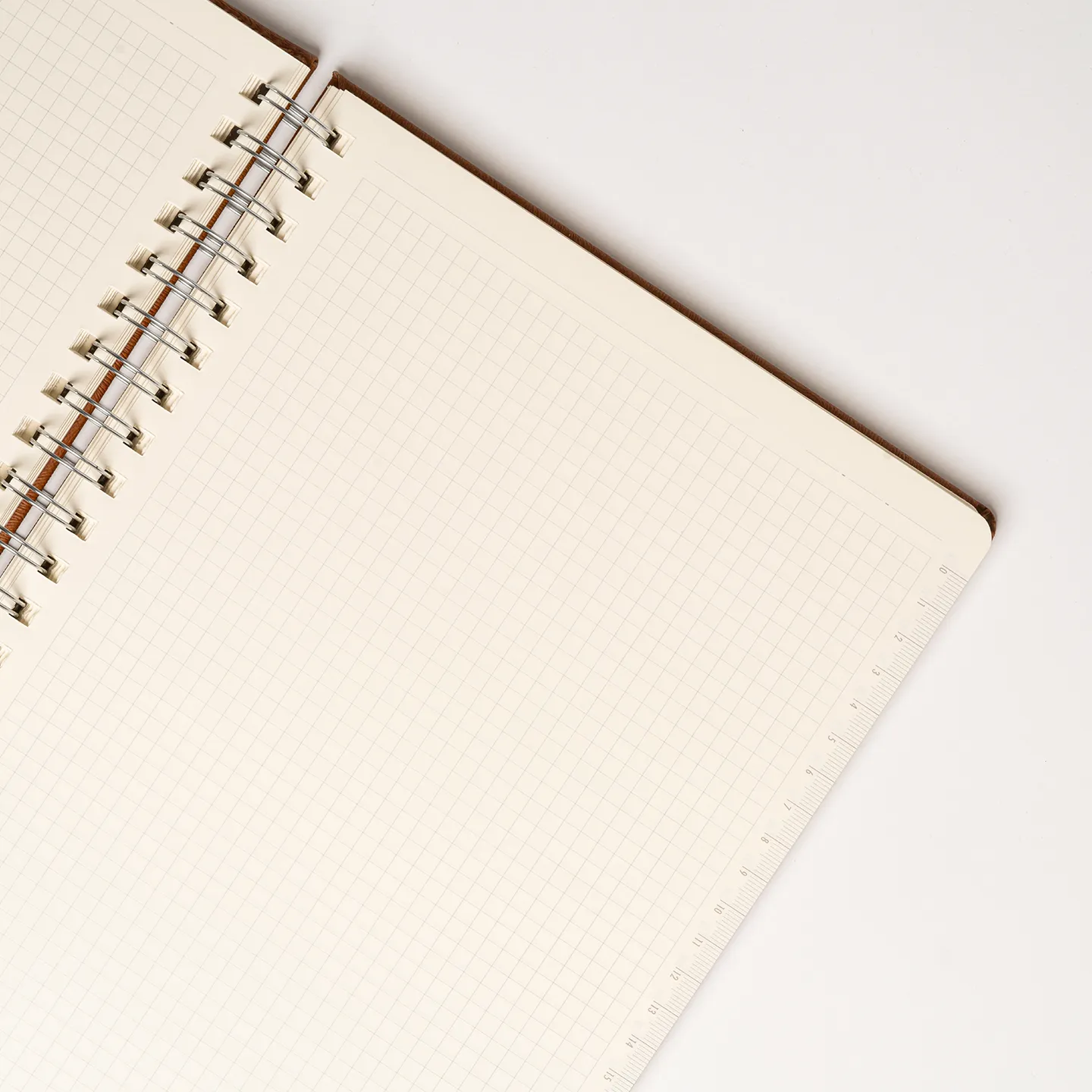 20 x 28 cm Spiralli Termo PU Sert Kapaklı Tarihsiz Defter, 240 Sayfa, 80 gr Ivory Krem Kareli İç Kağıt Promozone