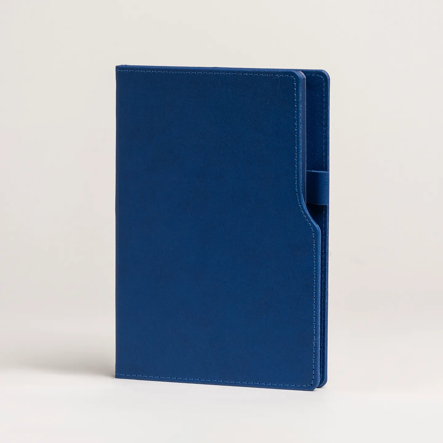 14,5 x 21 cm Termo Deri PU Sert Kapaklı Tarihsiz Defter, 224 Sayfa, 80 gr Ivory Krem Çizgili İç Kağıt, Kenar Boyalı, Kalem Tutuculu Promozone