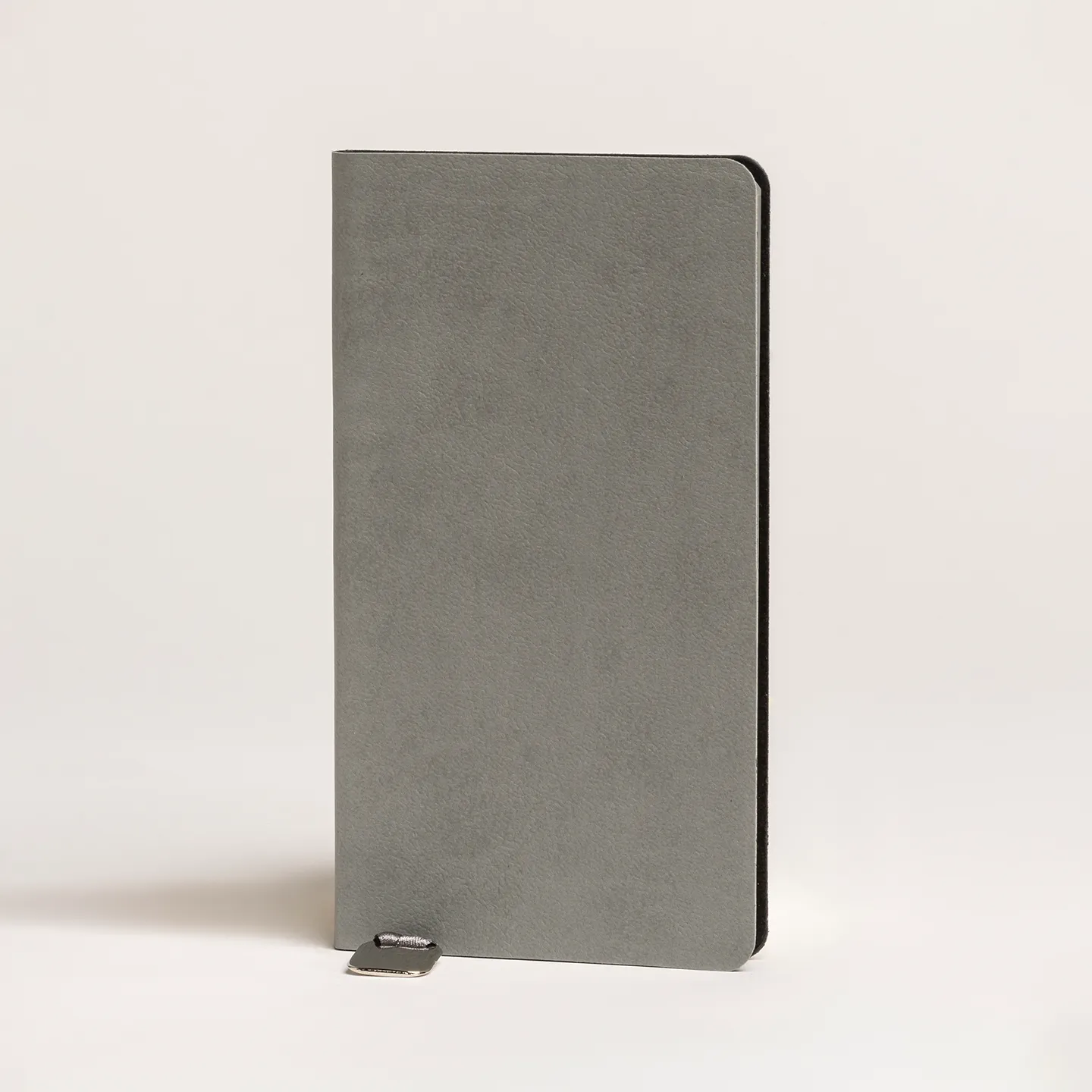10 x 17 cm Termo PU Yumuşak Kapaklı Tarihsiz Defter, 196 Sayfa, 80 gr Ivory Krem Çizgili İç Kağıt, Renkli Kenarlı, Metal Tokalı, Karton Kılıflı Promozone