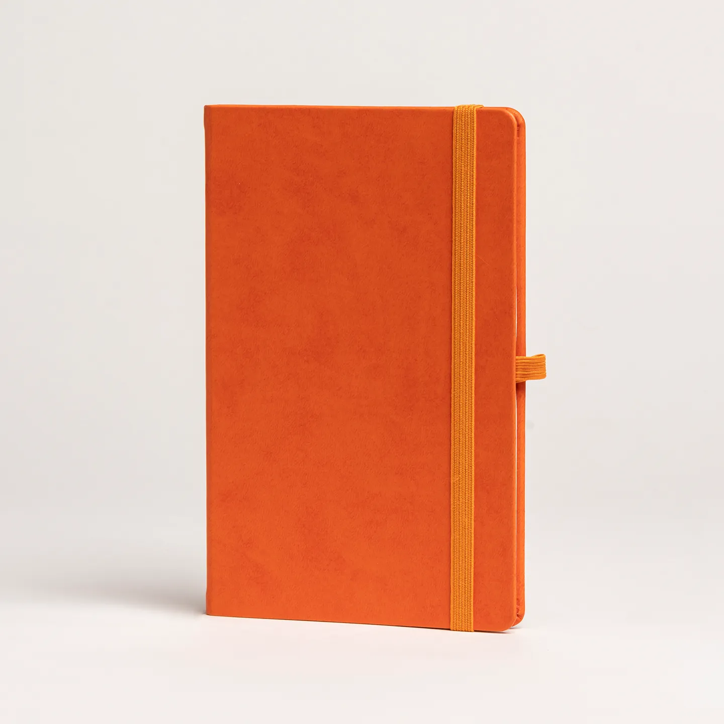 13 x 21 cm Termo PU Sert Kapaklı Tarihsiz Defter, 224 Sayfa, 70 gr Ivory Krem Çizgili İç Kağıt, Esnek Kapak Lastikli, Kalem Tutuculu Promozone