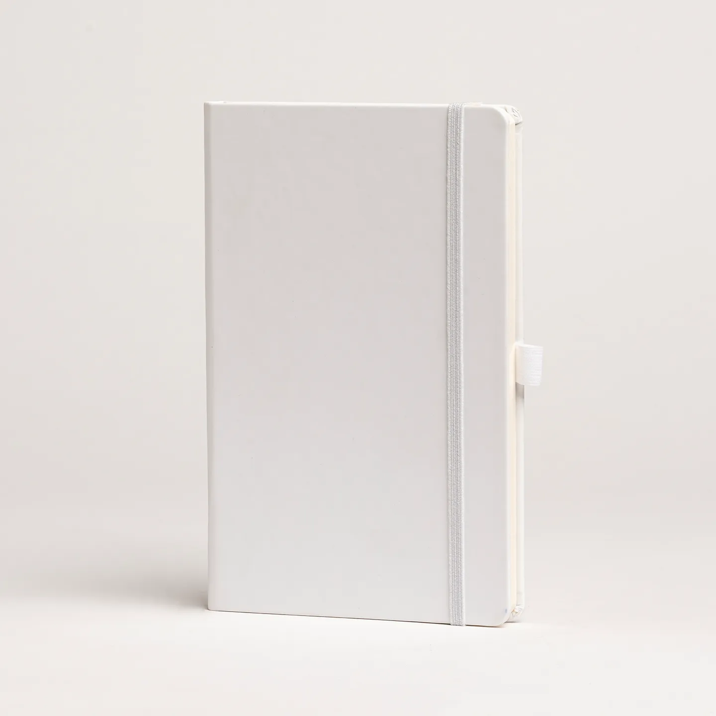 13 x 21 cm Termo PU Sert Kapaklı Tarihsiz Defter, 224 Sayfa, 70 gr Ivory Krem Çizgili İç Kağıt, Esnek Kapak Lastikli, Kalem Tutuculu Promozone