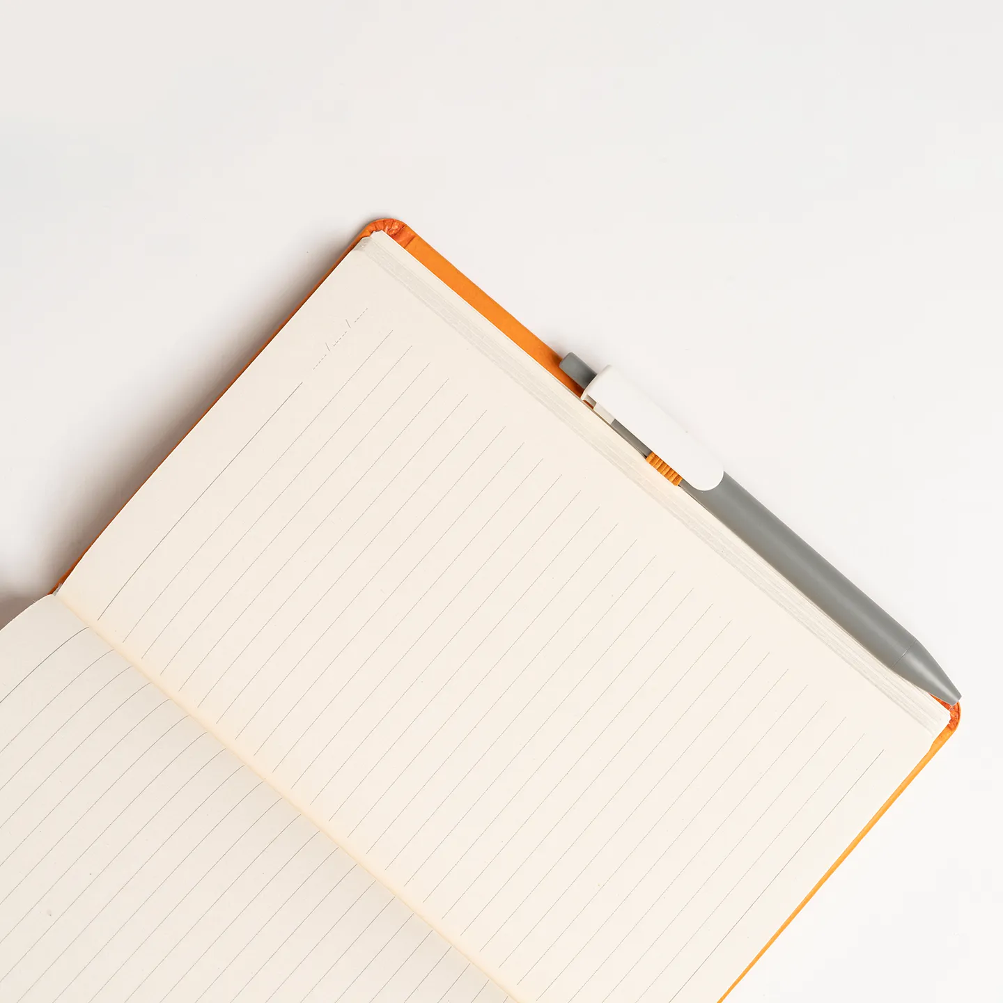 13 x 21 cm Termo PU Sert Kapaklı Tarihsiz EKONOMİK Defter, 160 Sayfa, 60 gr Holmen Krem Çizgili İç Kağıt, Esnek Kapak Lastikli, Kalem Tutuculu Promozone