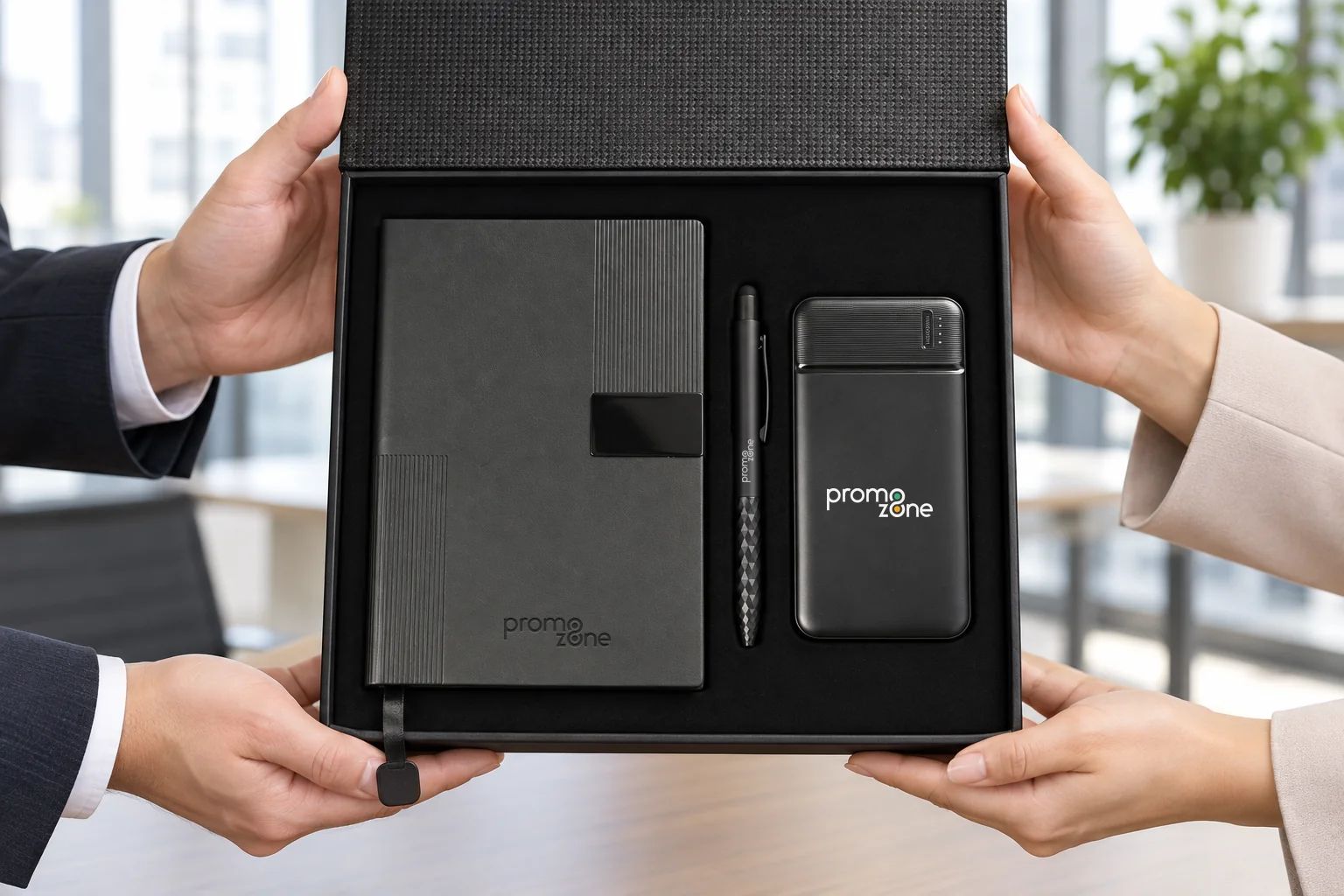 Termo Deri Sert Kapaklı Defter, Touchpen Diamond Kalem & 10.000 mAh Powerbank Kutulu VIP Hediye Seti