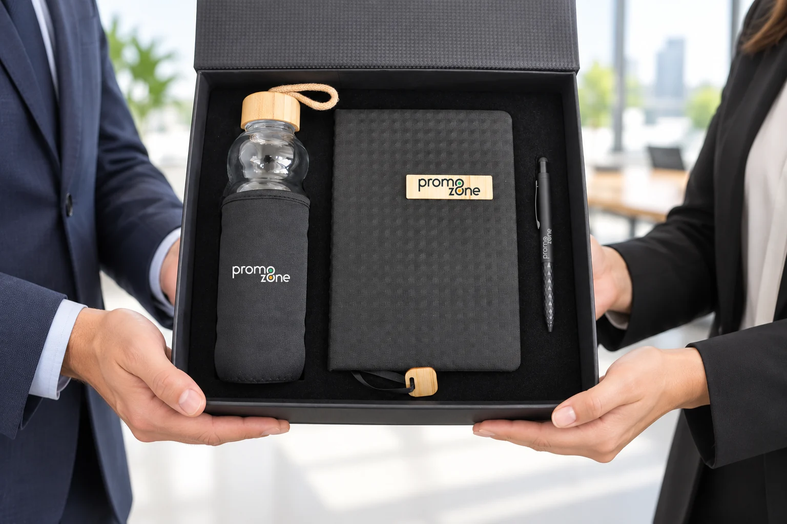 Bambu Kapaklı 500 ml Su Şişesi, Bambu Detaylı Defter & Touchpen Kalem Kutulu VIP Hediye Seti