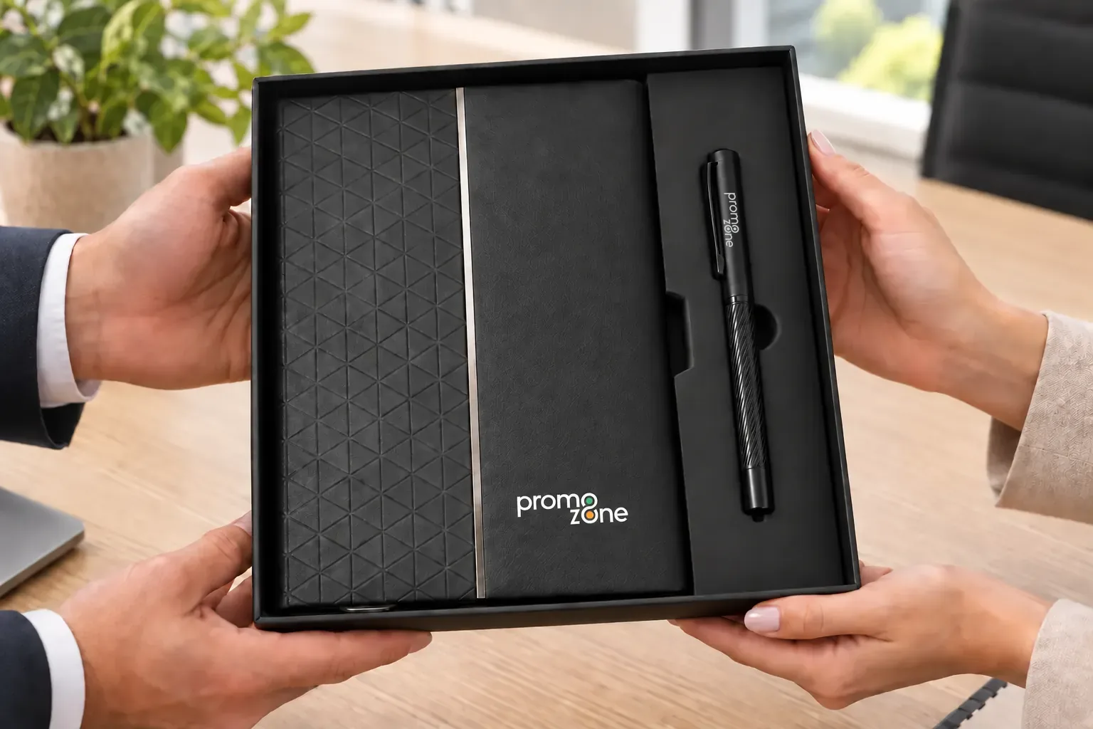 14×21 Termo Deri Mıknatıslı Yan Kapaklı Defter & Metal Roller Kalem Kutulu VIP Hediye Seti