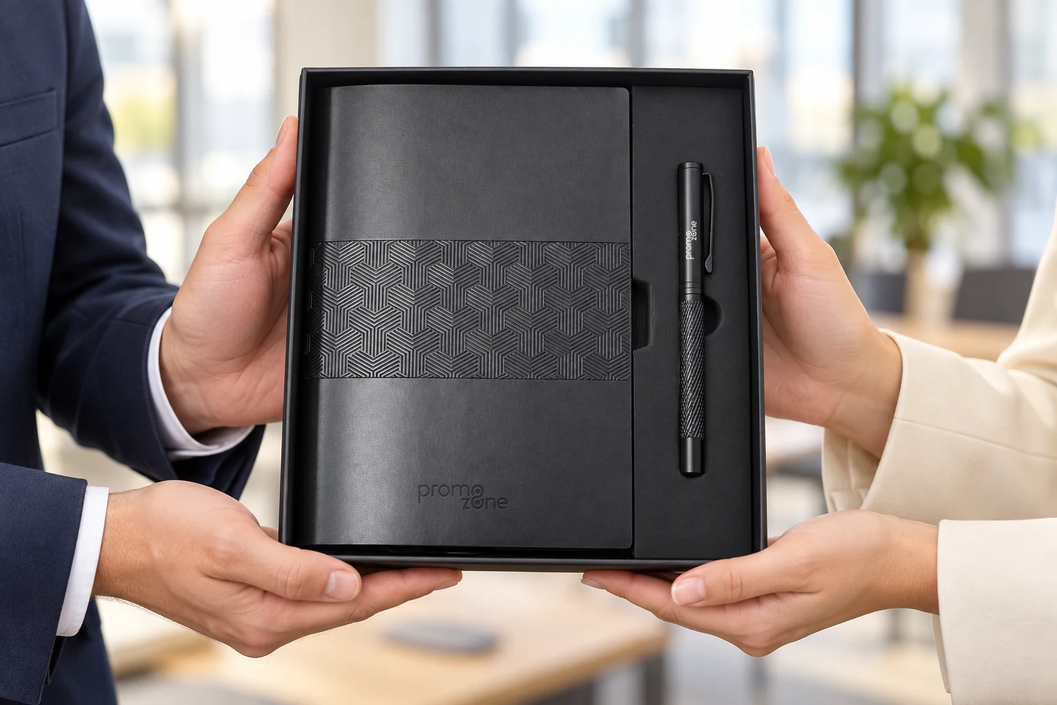 Geometrik Desenli Termo Deri Defter ve Roller Kalem Kutulu Hediye Seti