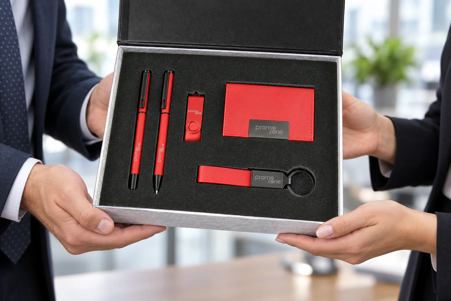 Deri Kartvizitlik, Metal Roller & Tükenmez Kalem, Deri Anahtarlık & 16 GB USB Bellek 5’li VIP Kutulu Hediye Seti