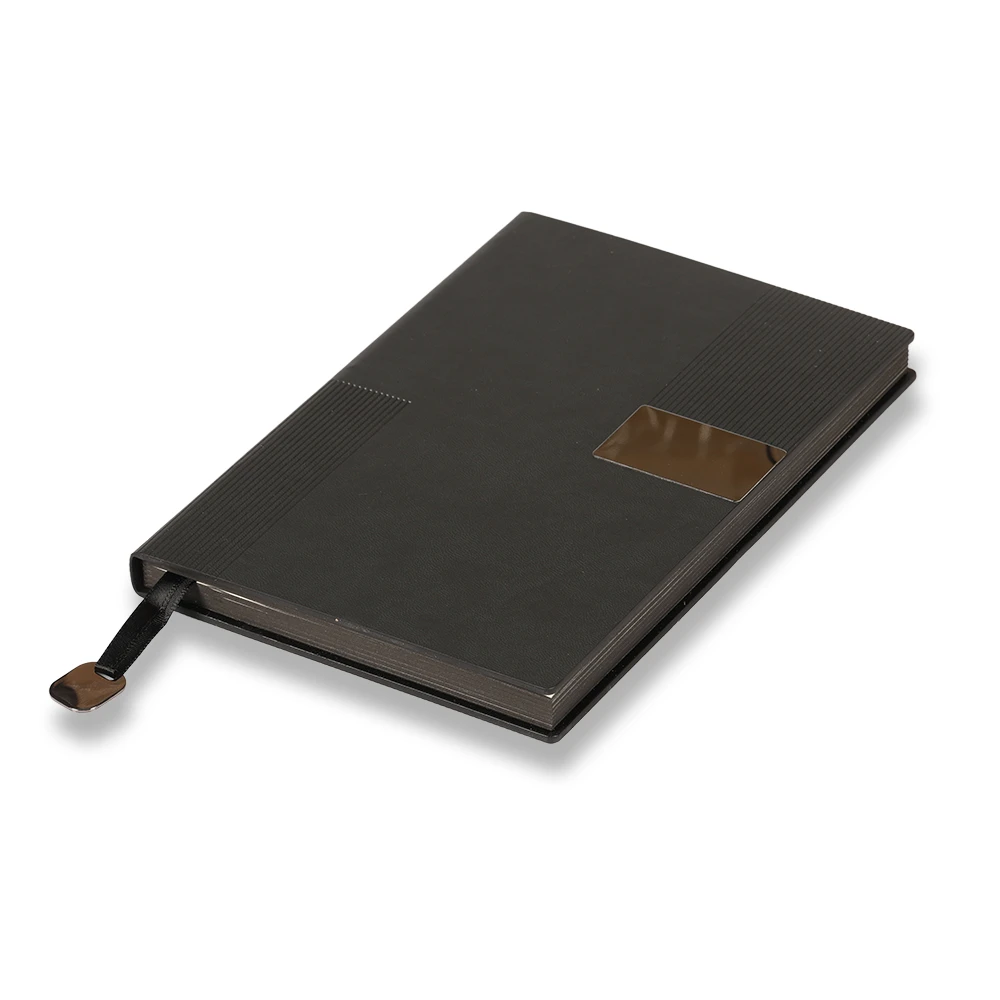 14 x 21 cm Termo Deri Sert Kapaklı Tarihsiz Defter, 224 Sayfa, 80gr Ivory İç Kağıt, Kenarları Boyalı, Metal Tokalı, Metal Baskı Alanı Promozone