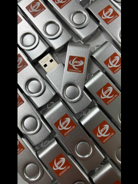 16 GB Renkli Baskı Döner Metal Başlıklı USB Bellek