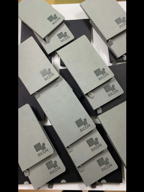 13 x 21 cm Termo PU Deri Esnek Yumuşak Kapaklı Tarihsiz Defter, 196 Sayfa, 80 gr Ivory Krem Çizgili İç Kağıt, Renkli Kenarlı, Metal Tokalı, Karton Kılıflı