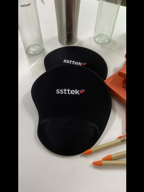 Addison 300152 Siyah Bileklikli Ekstra Kauçuk Kaplamalı Mouse Pad