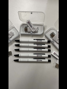 16 GB Renkli Baskı Döner Metal Başlıklı USB Bellek