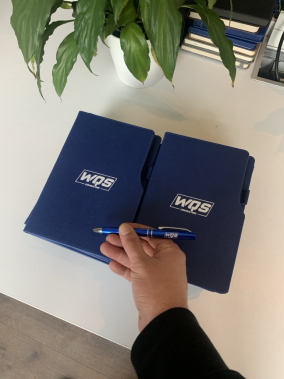 14,5 x 21 cm Termo Deri PU Sert Kapaklı Tarihsiz Defter, 224 Sayfa, 80 gr Ivory Krem Çizgili İç Kağıt, Kenar Boyalı, Kalem Tutuculu