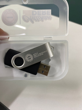 16 GB Döner Metal Başlıklı USB Bellek