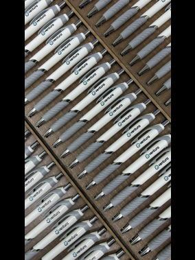 Renkli Klipsli ve Yumuşak Tutuşlu Plastik Tükenmez Kalem