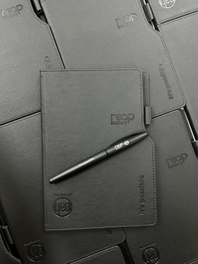 14,5 x 21 cm Termo Deri PU Sert Kapaklı Tarihsiz Defter, 224 Sayfa, 80 gr Ivory Krem Çizgili İç Kağıt, Kenar Boyalı, Kalem Tutuculu