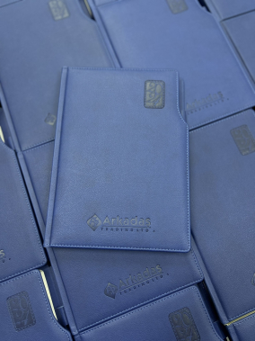 17 x 24 cm Termo Deri Sert Kapaklı Günlük Tarihli Ajanda 336 Sayfa 70 gr Ivory Krem Çizgili İç Kağıt Kalem Tutuculu