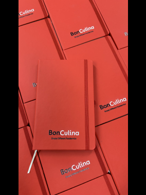 13 x 21 cm Suni Deri Sert Kapaklı Tarihsiz Defter 160 Sayfa 55 gr Holmen Krem Çizgili Lastikli Kalem Tutuculu Ekonomik Model