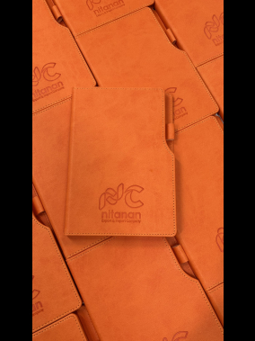 14,5 x 21 cm Termo Deri PU Sert Kapaklı Tarihsiz Defter, 224 Sayfa, 80 gr Ivory Krem Çizgili İç Kağıt, Kenar Boyalı, Kalem Tutuculu