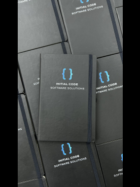 13 x 21 cm Termo PU Sert Kapaklı Tarihsiz EKONOMİK Defter, 160 Sayfa, 60 gr Holmen Krem Çizgili İç Kağıt, Esnek Kapak Lastikli, Kalem Tutuculu