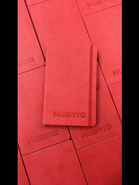 13 x 21 cm Termo PU Sert Kapaklı Tarihsiz EKONOMİK Defter, 160 Sayfa, 60 gr Holmen Krem Çizgili İç Kağıt, Esnek Kapak Lastikli, Kalem Tutuculu