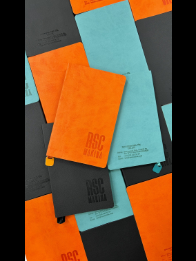 13 x 21 cm Termo PU Deri Esnek Yumuşak Kapaklı Tarihsiz Defter, 196 Sayfa, 80 gr Ivory Krem Çizgili İç Kağıt, Renkli Kenarlı, Metal Tokalı, Karton Kılıflı