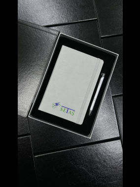 13 x 21 cm Termo PU Sert Kapaklı Tarihsiz EKONOMİK Defter, 160 Sayfa, 60 gr Holmen Krem Çizgili İç Kağıt, Esnek Kapak Lastikli, Kalem Tutuculu