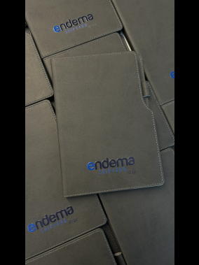 14,5 x 21 cm Termo Deri PU Sert Kapaklı Tarihsiz Defter, 224 Sayfa, 80 gr Ivory Krem Çizgili İç Kağıt, Kenar Boyalı, Kalem Tutuculu