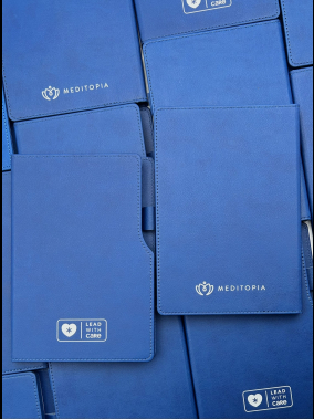 14,5 x 21 cm Termo Deri PU Sert Kapaklı Tarihsiz Defter, 224 Sayfa, 80 gr Ivory Krem Çizgili İç Kağıt, Kenar Boyalı, Kalem Tutuculu