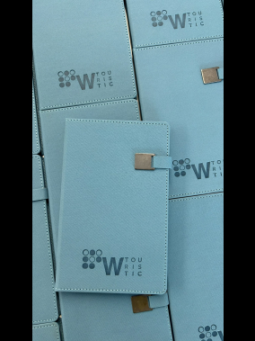 13 x 21 cm Termo PU Sert Kapaklı Metal Tokalı Defter 160 Sayfa 70 gr Krem İç Kağıt Çizgili Renkli Kenarlı