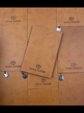 13 x 21 cm Salpa Deri Kapaklı Tarihsiz Defter 192 Sayfa 80 gr 1. Hamur Krem Çizgili Renkli Kenarlı