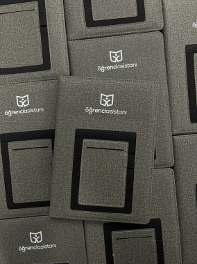 15 x 21 cm Termo PU Sert Kapaklı Tarihsiz Defter, 224 Sayfa, 70 gr Ivory Krem Çizgili İç Kağıt, Kart ve Telefon Bölmeli, Kalem Tutuculu