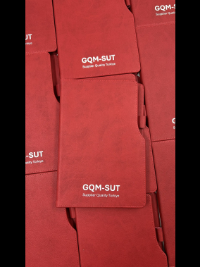 14,5 x 21 cm Termo Deri PU Sert Kapaklı Tarihsiz Defter, 224 Sayfa, 80 gr Ivory Krem Çizgili İç Kağıt, Kenar Boyalı, Kalem Tutuculu