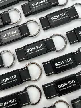 2,4 x 8,7 cm Çift Yön Anahtarlık