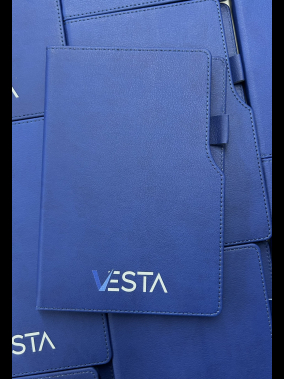 14,5 x 21 cm Termo Deri PU Sert Kapaklı Tarihsiz Defter, 224 Sayfa, 80 gr Ivory Krem Çizgili İç Kağıt, Kenar Boyalı, Kalem Tutuculu