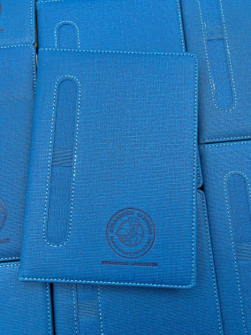 15 x 21 cm Termo PU Sert Kapaklı Tarihsiz Defter, 224 Sayfa, 70gr. Ivory Krem Çizgili İç Kağıt, Kalem Tutuculu, Esnek Lastikli