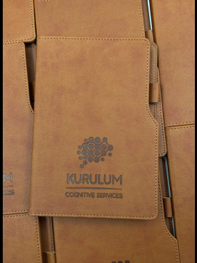 14,5 x 21 cm Termo Deri PU Sert Kapaklı Tarihsiz Defter, 224 Sayfa, 80 gr Ivory Krem Çizgili İç Kağıt, Kenar Boyalı, Kalem Tutuculu
