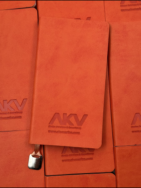 10 x 17 cm Termo PU Yumuşak Kapaklı Tarihsiz Defter, 196 Sayfa, 80 gr Ivory Krem Çizgili İç Kağıt, Renkli Kenarlı, Metal Tokalı, Karton Kılıflı