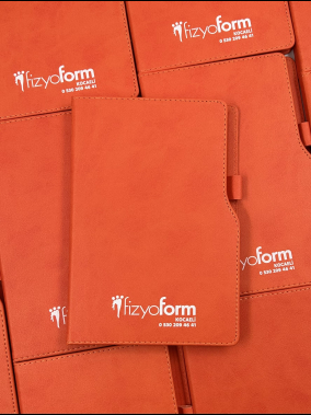 14,5 x 21 cm Termo Deri PU Sert Kapaklı Tarihsiz Defter, 224 Sayfa, 80 gr Ivory Krem Çizgili İç Kağıt, Kenar Boyalı, Kalem Tutuculu