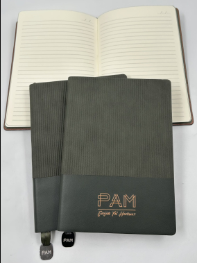 15,5 x 21,5 cm Termo PU Yumuşak Kapaklı Tarihsiz Defter 224 Sayfa 80 gr Krem İç Kağıt Metal Tokalı Renkli Kenar Karton Kılıflı