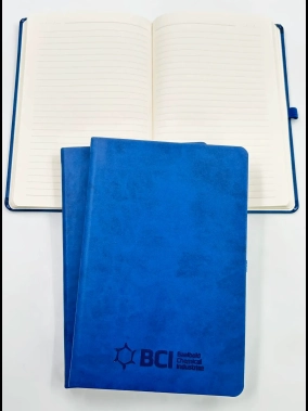 13 x 21 cm Termo PU Sert Kapaklı Tarihsiz EKONOMİK Defter, 160 Sayfa, 60 gr Holmen Krem Çizgili İç Kağıt, Esnek Kapak Lastikli, Kalem Tutuculu