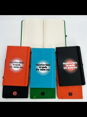13 x 21 cm Termo PU Sert Kapaklı Tarihsiz EKONOMİK Defter, 160 Sayfa, 60 gr Holmen Krem Çizgili İç Kağıt, Esnek Kapak Lastikli, Kalem Tutuculu
