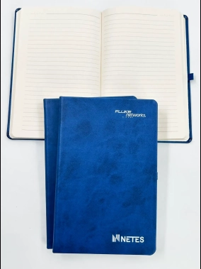 13 x 21 cm Termo PU Sert Kapaklı Tarihsiz EKONOMİK Defter, 160 Sayfa, 60 gr Holmen Krem Çizgili İç Kağıt, Esnek Kapak Lastikli, Kalem Tutuculu