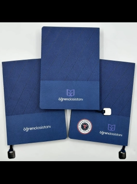 15,5 x 21,5 cm Termo PU Yumuşak Kapaklı Tarihsiz Defter 176 Sayfa 60 gr Krem Çizgili İç Kağıt Metal Tokalı Renkli Kenar Karton Kılıflı