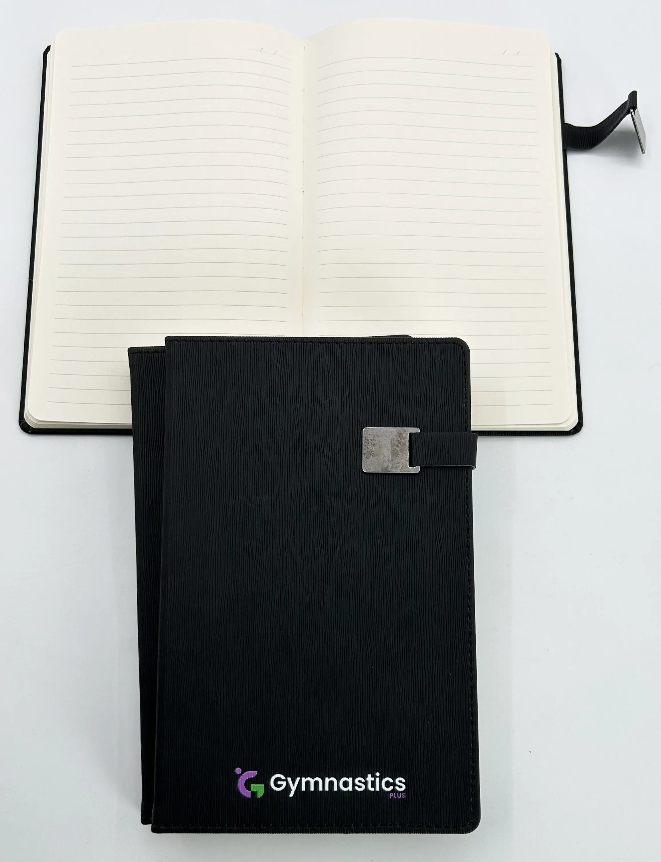 13 x 21 cm Termo PU Sert Kapaklı Tarihsiz Defter, 224 Sayfa, 80 gr Ivory Krem Çizgili İç Kağıt, Metal Tokalı Promozone