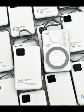 S-link M120 10000mAh Type-C PD20W Hızlı Şarj+QC 3.0 18W Şarj Kablosuz Wireless ve Magsafe 15W Şarj Dahili Type-C+Lightning Uyumlu Kablolu Dijital Ekranlı Taşınabilir Powerbank