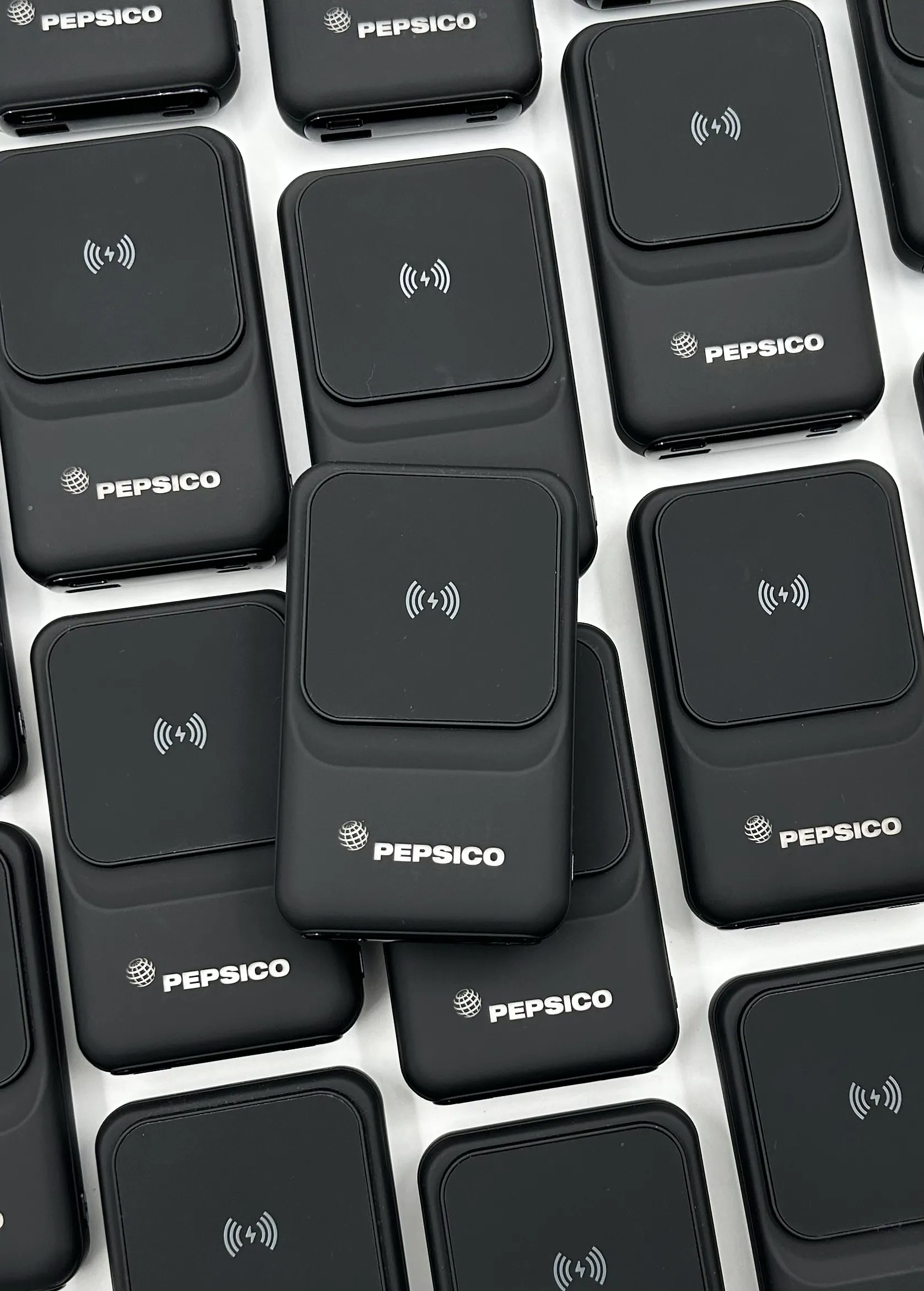 10.000 mAh 22.5W Hızlı Şarj, 15W Kablosuz Şarj ve Işıklı Logo Powerbank Promozone