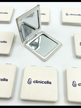 Suni Deri Kaplama Kare Tasarım Metal Çerçeveli Ayna