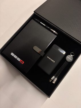 Işıklı Powerbank, Işıklı Kalem, Şarj Kablosu & Termo Deri Defter Kutulu VIP Hediye Seti