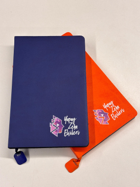 13 x 21 cm Termo PU Deri Esnek Yumuşak Kapaklı Tarihsiz Defter, 196 Sayfa, 80 gr Ivory Krem Çizgili İç Kağıt, Renkli Kenarlı, Metal Tokalı, Karton Kılıflı